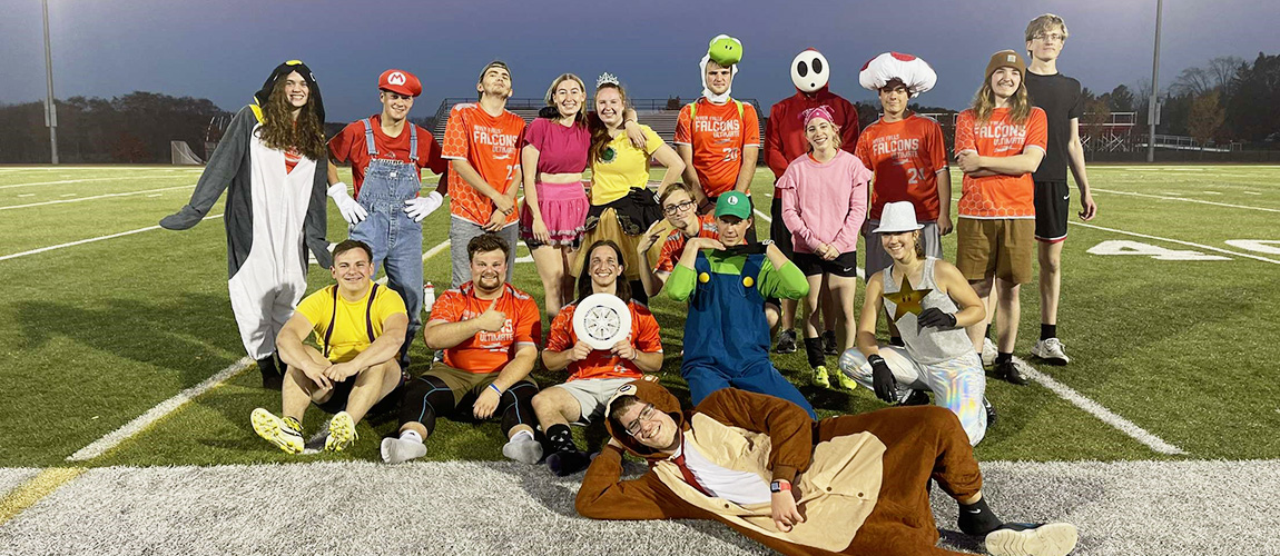 Group photo of the ultimate frisbee sport club