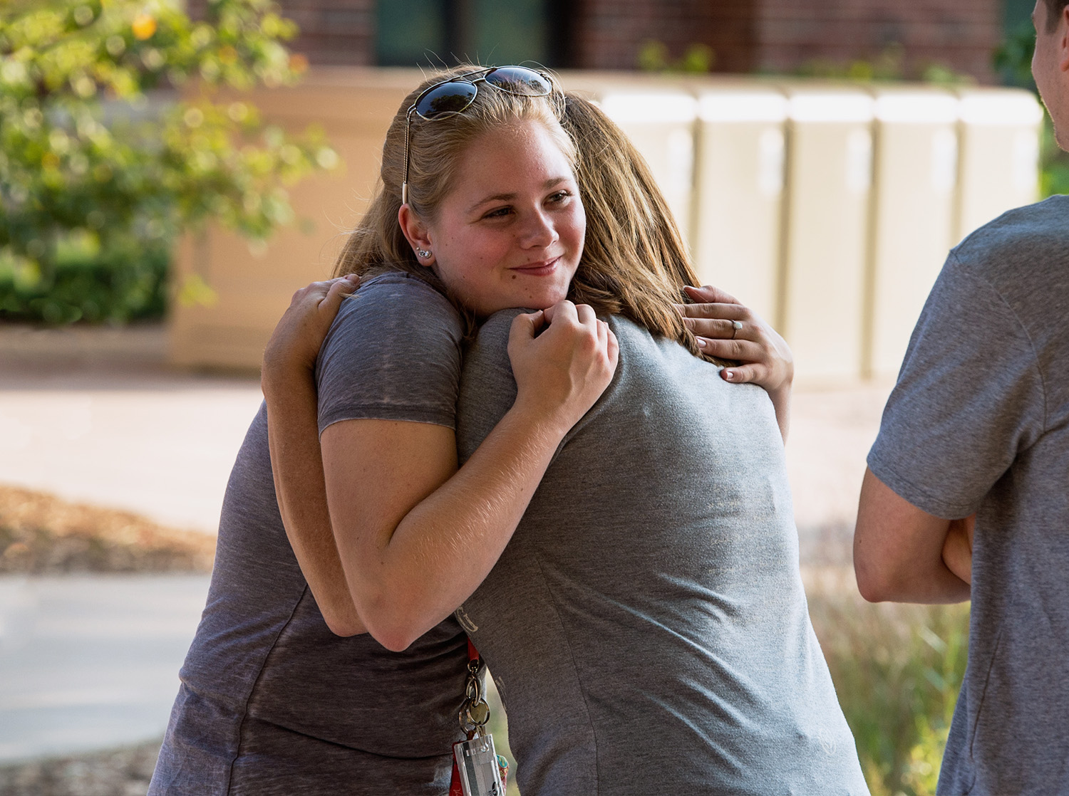 A student and parent hug after move in day