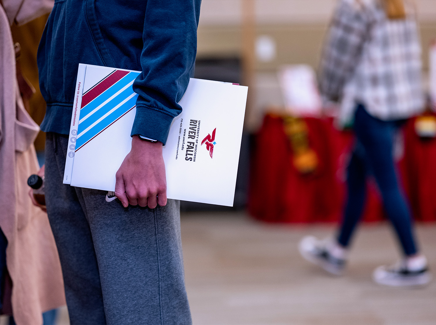 A new student holds a UWRF file folder during orientation