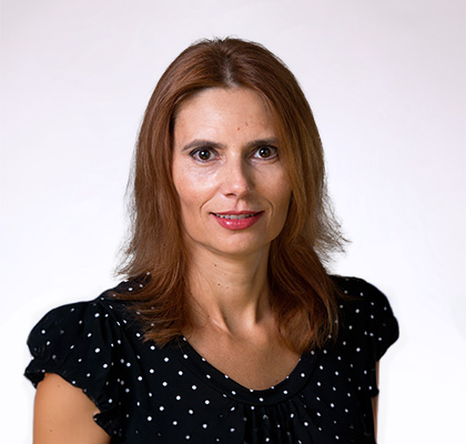 Headshot of Ioana Ghenciu