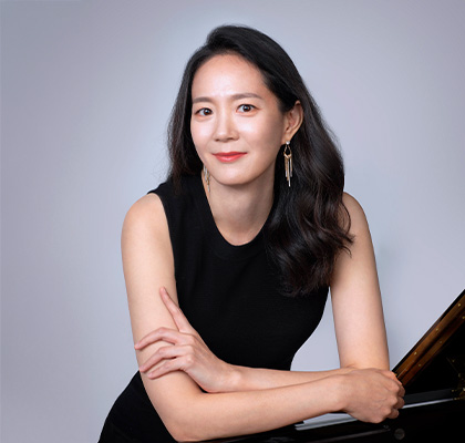 Headshot of Ji Young Lee