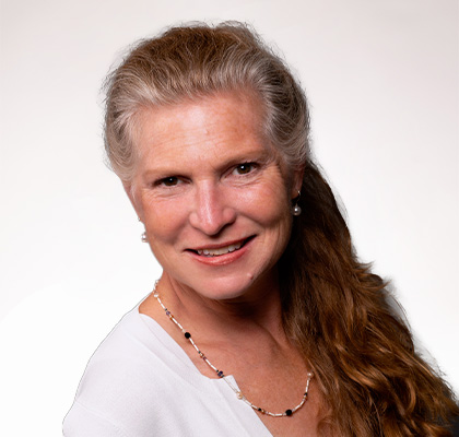Headshot of Kateri Carver