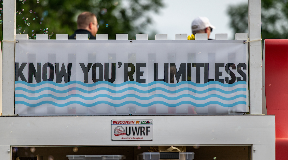 A white sign with black text says "Know You're Limitless"